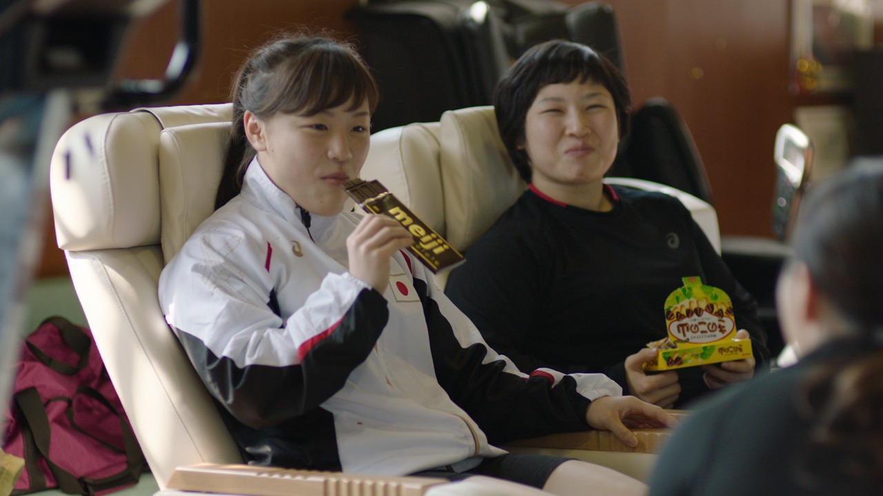 明治企業CM「POWER! ひとくちの力 登坂絵莉選手篇」のワンシーン。
