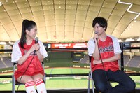 「逃げ出したいほどつらかった」とソフト部時代を振り返り意気投合する茅原投手（左）と逢坂投手（右）。