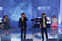 左より宇野実彩子（AAA）、スガシカオ（kokua）、西島隆弘（AAA）、大原櫻子。 (c)フジテレビ