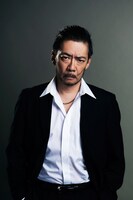 「ドラマ24『侠飯～おとこめし～』」で生瀬勝久演じる主人公、柳刃竜一。 (c)「侠飯～おとこめし～」製作委員会