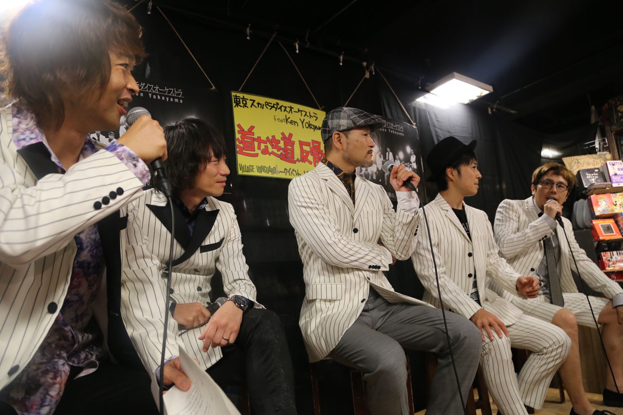 左から茂木欣一、加藤隆志、沖祐市、NARGO、Ken Yokoyama。（写真提供：cutting edge）