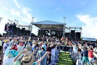 「うたの日コンサート2016 in 嘉手納」の様子。（撮影：橋本塁）