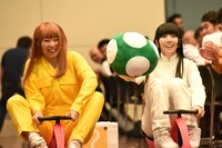 夢眠ねむに遅れをとった安全運転の成瀬瑛美（左）と相沢梨紗（右）。