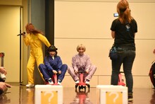 行方不明になった古川未鈴を探す成瀬瑛美（左端）。