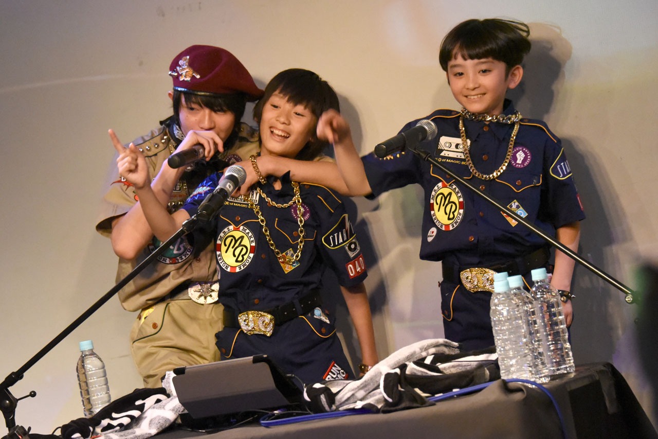 左からマヒロ、ジョー、ミロ。