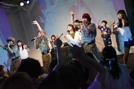 MAGiC BOYZとStereo Tokyoのコラボの様子。