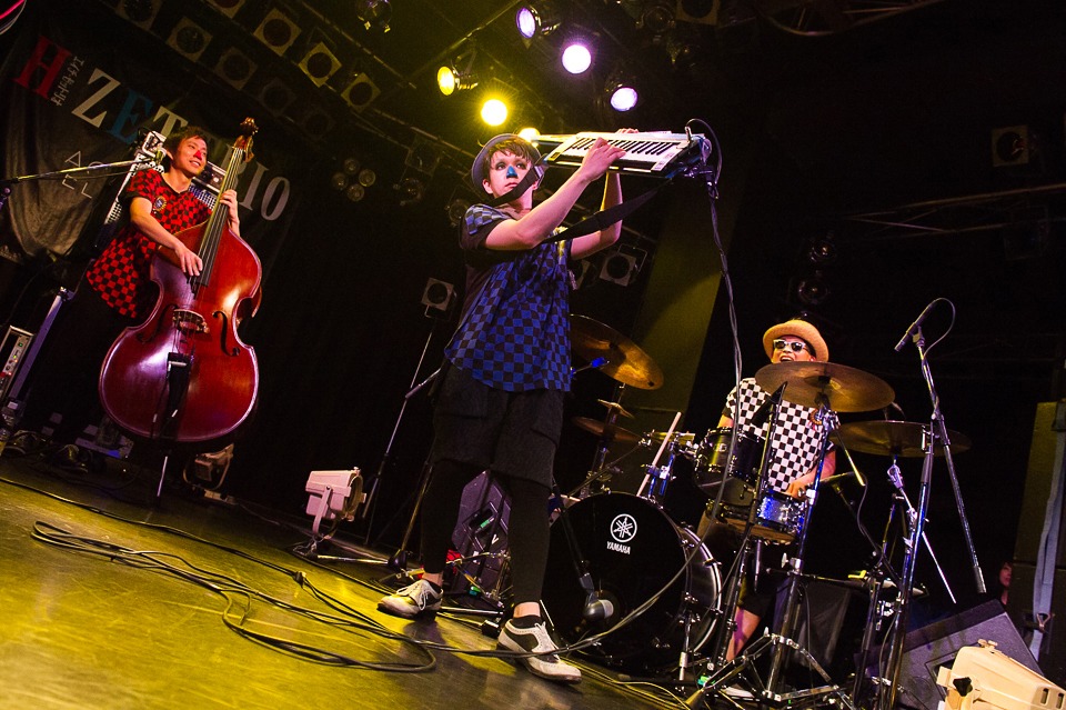 H ZETTRIO「WONDERFUL FLIGHT TOUR 2016 ～ACOUSTIC & ELECTRIC～ Another Sky」神奈川・Yokohama Bay Hall公演の様子。（Photo by Yuta Ito）