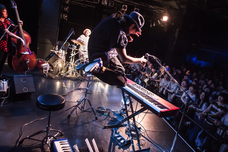 H ZETTRIO「WONDERFUL FLIGHT TOUR 2016 ～ACOUSTIC & ELECTRIC～ Another Sky」神奈川・Yokohama Bay Hall公演の様子。（Photo by Yuta Ito）
