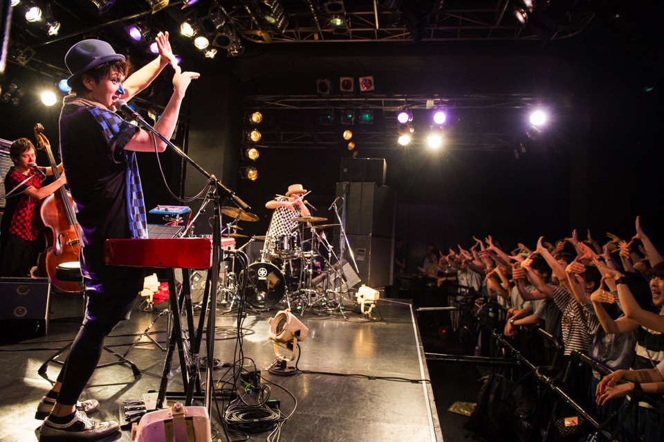 H ZETTRIO「WONDERFUL FLIGHT TOUR 2016 ～ACOUSTIC & ELECTRIC～ Another Sky」神奈川・Yokohama Bay Hall公演の様子。（Photo by Yuta Ito）