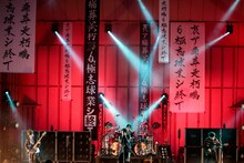 MUCC「MUCC TOUR 2016 GO TO 20TH ANNIVERSARY孵化 -哀ア痛葬是朽鵬6極志球業シ終T-」東京・日比谷野外大音楽堂公演の様子。（撮影：西槇太一）