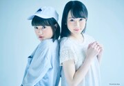 「あのこの話をすこしだけ」音楽を担当するSHE IS SUMMER（左）と主演の越智ゆらの（右）。