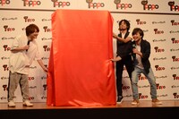 布を引く直前のグドモメンバー。