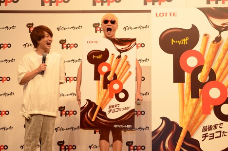 トッポに扮して登場したたなしん(B, Cho)。