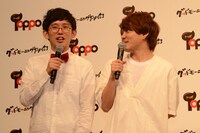 左から芦沢ムネト、金廣真悟（Vo, G）