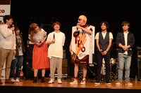 「ロッテ トッポ リニューアル記念 グドモ新曲発表＆学生応援イベント」の様子。