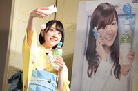 即興で「From AQUAあるある」を披露する堀未央奈。