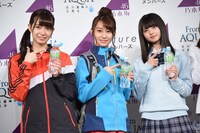 左から中元日芽香、桜井玲香、齋藤飛鳥。