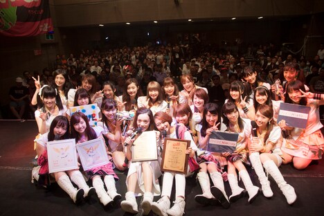 エンディングでの記念撮影の様子。（写真提供：ジョブ・ネット）