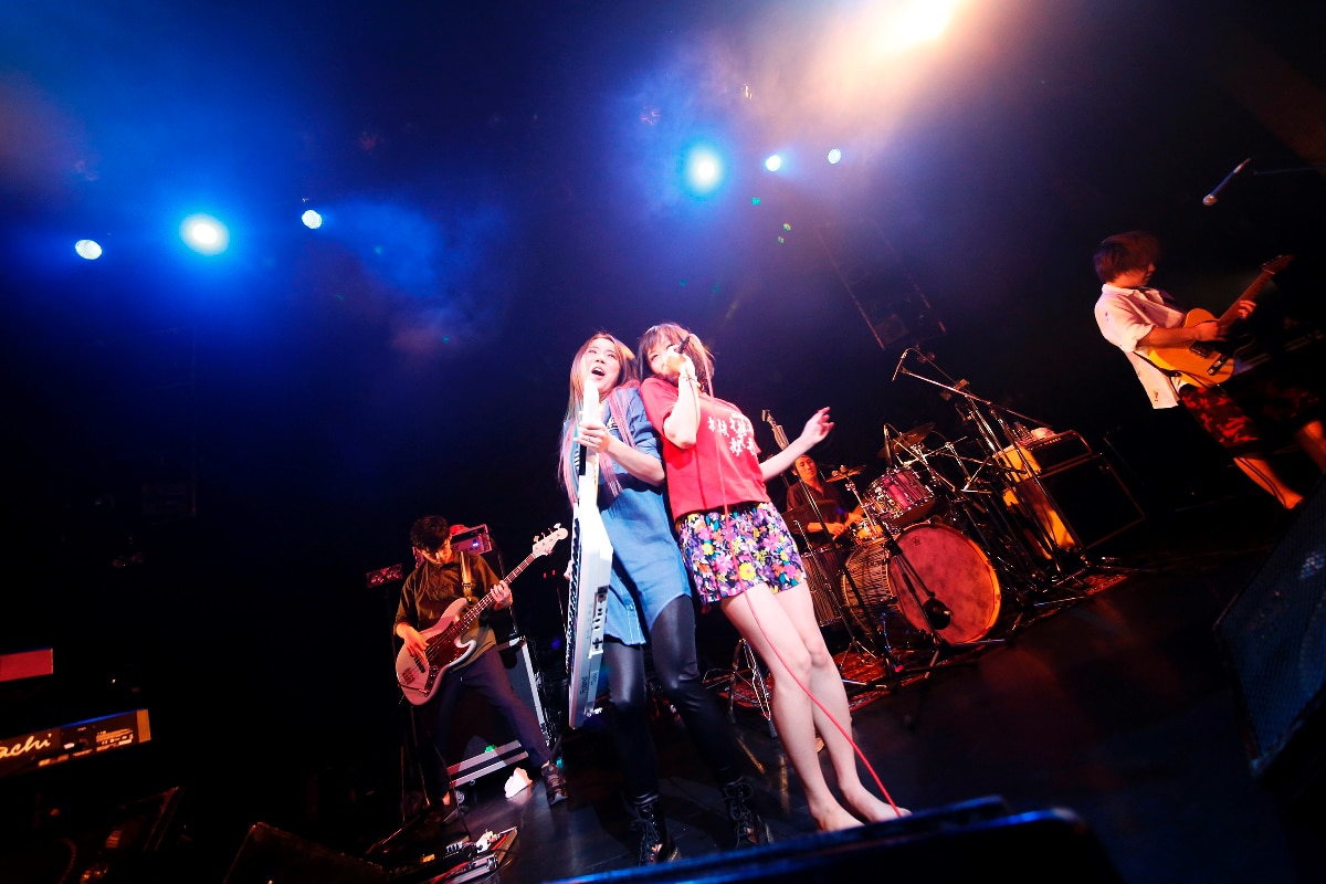 アカシック、キネマ倶楽部ワンマンで新曲「オレンジに塩コショウ」披露