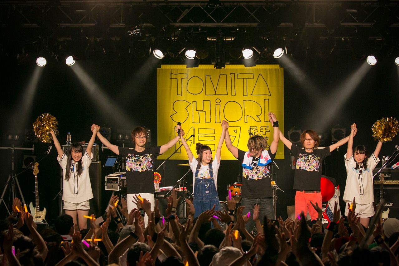 トミタ栞「トミタ栞3周年記念ライブ～3年目の栞ぐらい大目に見てね～」東京・新宿BLAZE公演の様子。（Photo by Saburo Yoneyama[SignaL]）