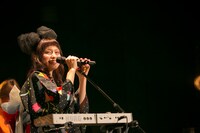 トミタ栞「トミタ栞3周年記念ライブ～3年目の栞ぐらい大目に見てね～」東京・新宿BLAZE公演の様子。（Photo by Saburo Yoneyama[SignaL]）