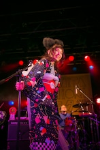 トミタ栞「トミタ栞3周年記念ライブ～3年目の栞ぐらい大目に見てね～」東京・新宿BLAZE公演の様子。（Photo by Saburo Yoneyama[SignaL]）