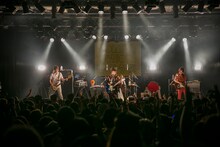 トミタ栞「トミタ栞3周年記念ライブ～3年目の栞ぐらい大目に見てね～」東京・新宿BLAZE公演の様子。（Photo by Saburo Yoneyama[SignaL]）