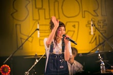 トミタ栞「トミタ栞3周年記念ライブ～3年目の栞ぐらい大目に見てね～」東京・新宿BLAZE公演の様子。（Photo by Saburo Yoneyama[SignaL]）