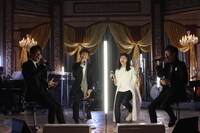 植田真梨恵とw-inds.のセッションの様子。(c)フジテレビ