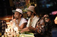 左から元晴、タブゾンビ、オリヴィア・バレル。