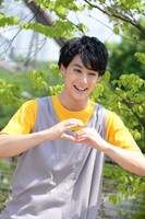 ユースケ（超特急）によるMCパート収録の様子。