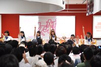 乙女新党2ndアルバム「乙女新党 第二幕・最終章 ～旅立ちのうた～」の発売記念イベントの様子。