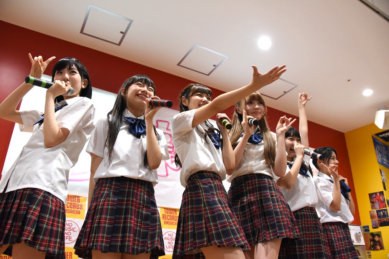 乙女新党2ndアルバム「乙女新党 第二幕・最終章 ～旅立ちのうた～」の発売記念イベントの様子。