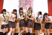 乙女新党2ndアルバム「乙女新党 第二幕・最終章 ～旅立ちのうた～」の発売記念イベントの様子。