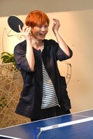 VIXXメンバーと卓球に挑戦するカイ（超特急）。