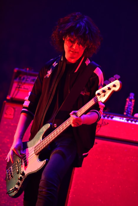 磯部寛之（B, Cho）（撮影：河本悠貴）