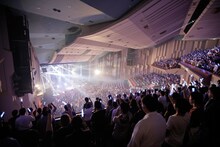 11月の東京・日本武道館公演をアナウンスする藍井エイル。（写真提供：SME Records）