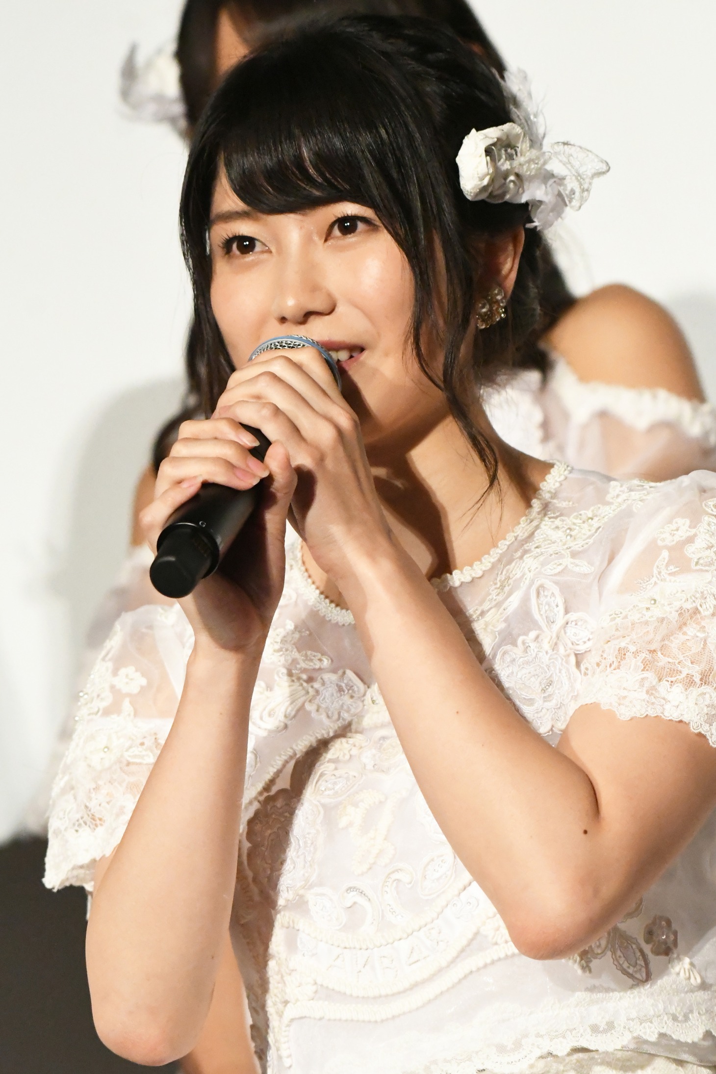 横山由依