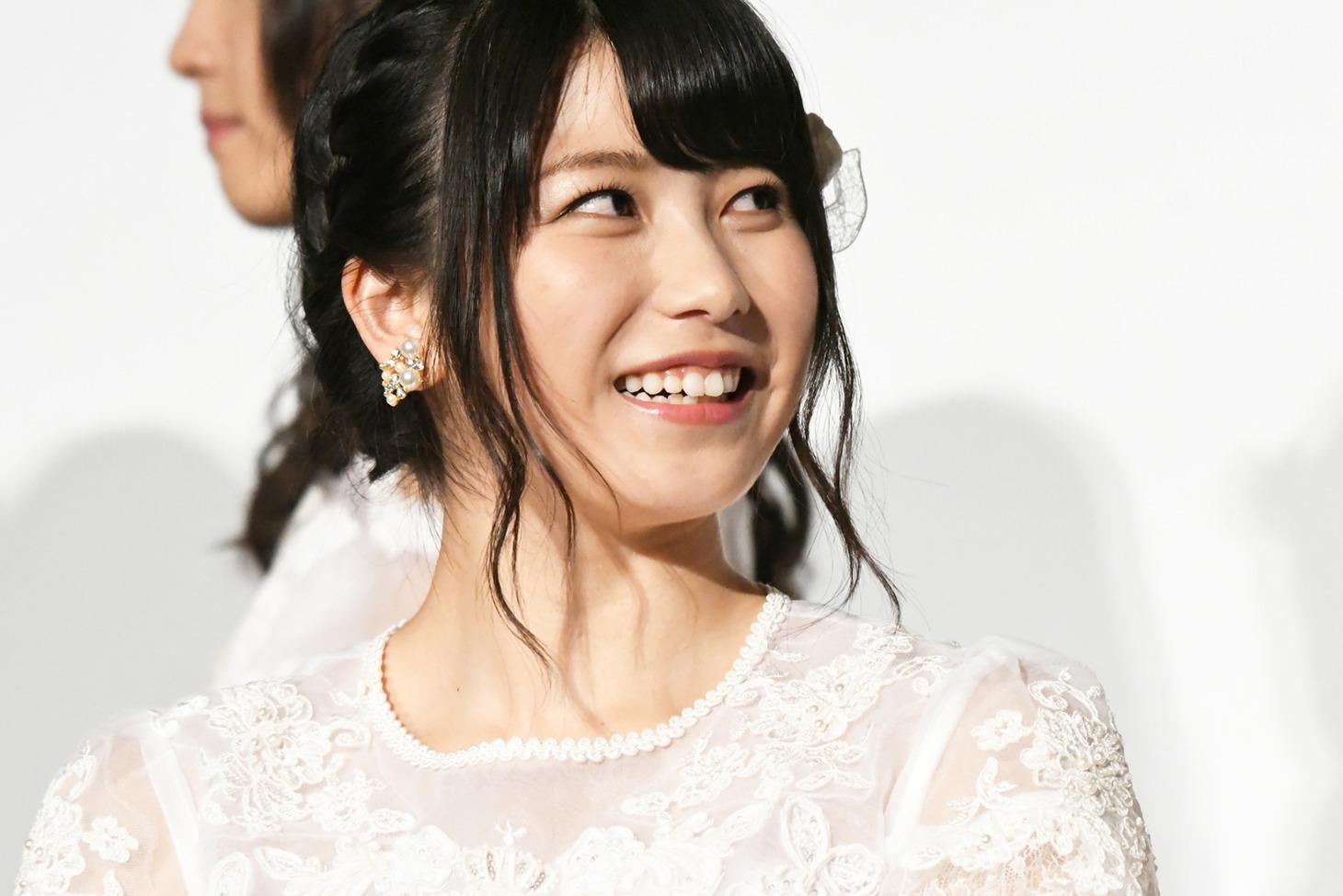 横山由依