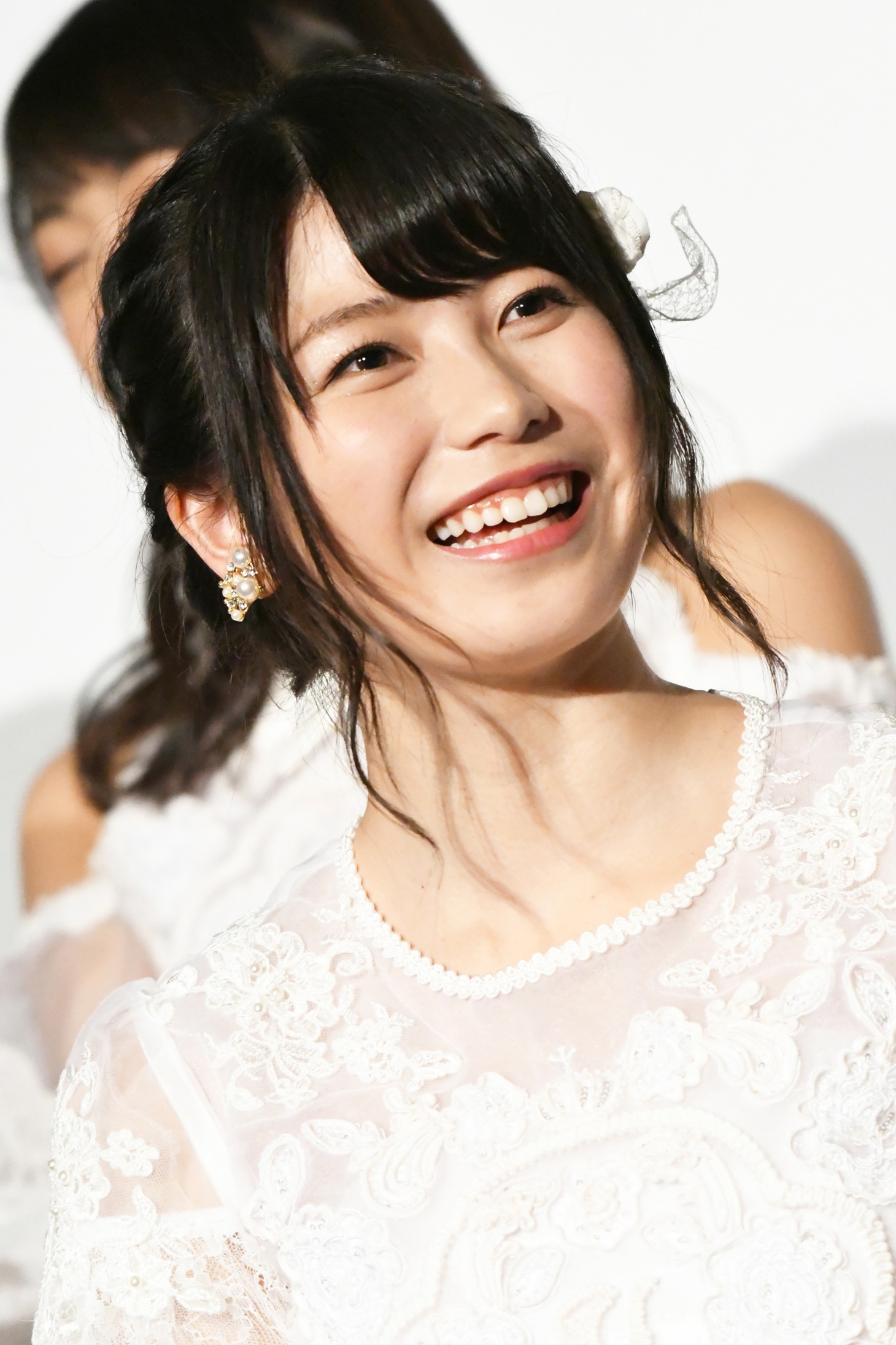 横山由依