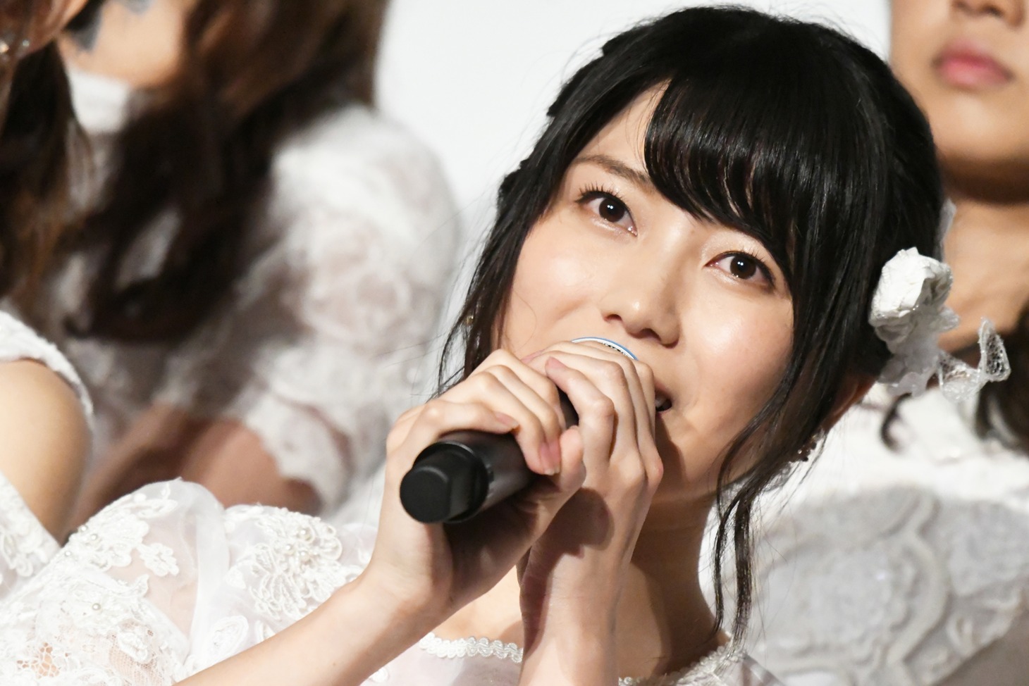 横山由依