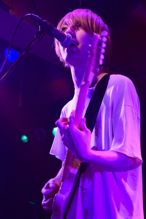 橋本薫(Vo, G)(撮影:高田真希子)