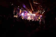 「Helsinki Lambda Clubファーストマキシシングル『友達にもどろう』発売記念ワンマンライブ"We Can Work It Out!!"」東京・CHELSEA HOTEL公演の様子。（撮影：高田真希子）