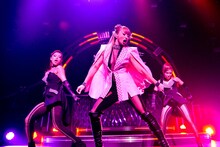 「KODA KUMI LIVE TOUR 2016 ～Best Single Collection～」京都・ロームシアター京都公演の様子。（写真提供：rhythm zone）