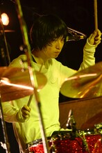 美代一貴（Dr）（撮影：釘野孝宏）