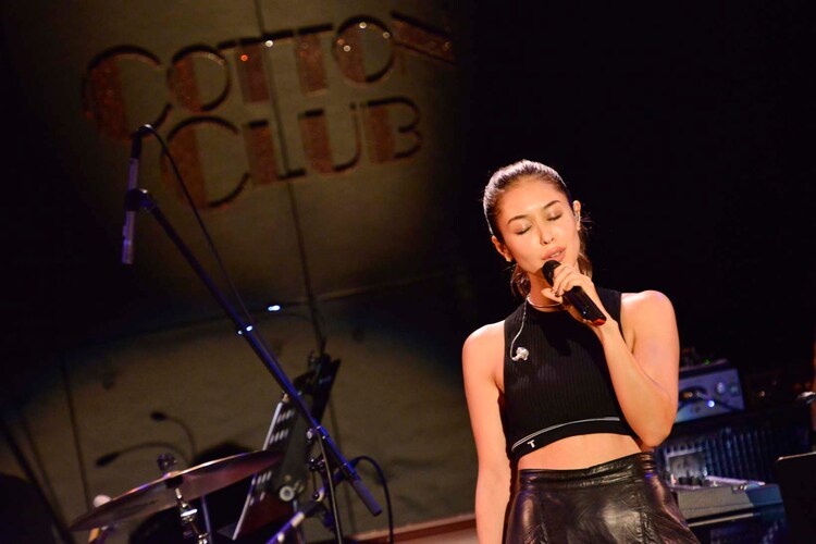 Beni レアカバー続々ライブ 生まれ変わったらラッパーになりたい 音楽ナタリー Beni レアカバー続々ライブ 生まれ変わったらラッパーになりたい 音楽ナタリー