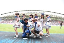 ばってん少女隊とメガモッツ。