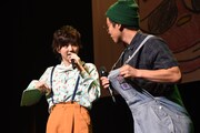 「ファッションセンスがそっくり」と主張するみつなりさん(右)。
