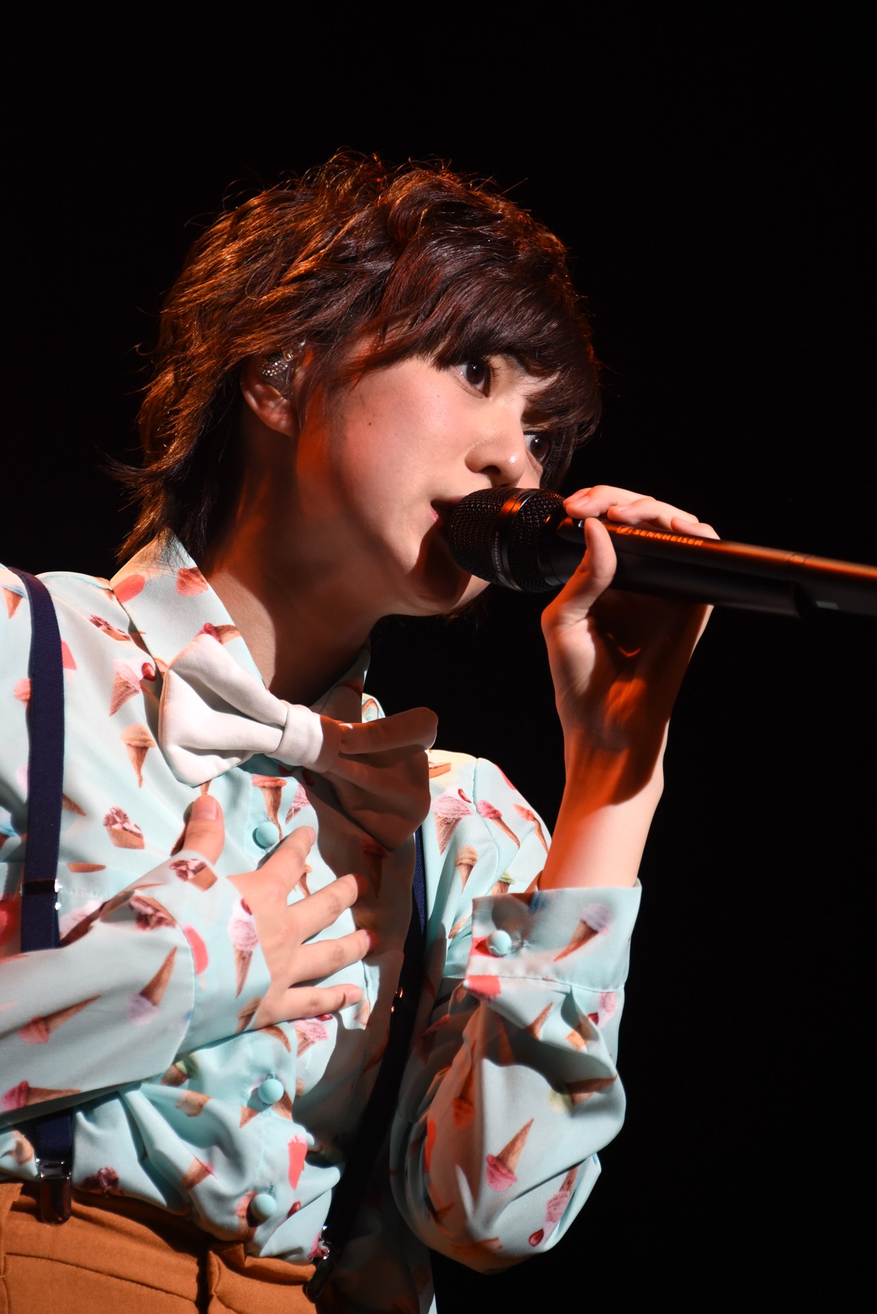 安本彩花