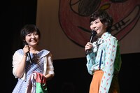 人気画像8位は「エビ中安本彩花ソロ生誕祭でそっくりさんと対面、父のギターで『カブトムシ』」より、「ヤスコン」優勝者・ばかなさん（左）。